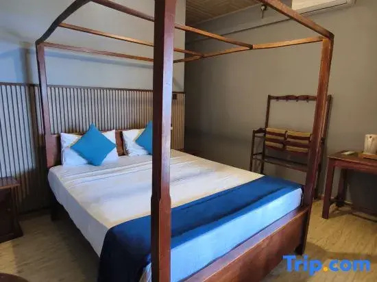Deluxe Double room with pool view (full double bed)