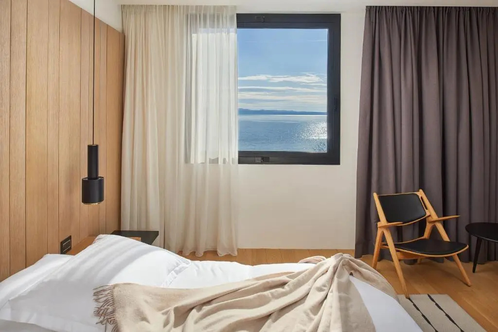 Superior Double room with sea view (full double bed)