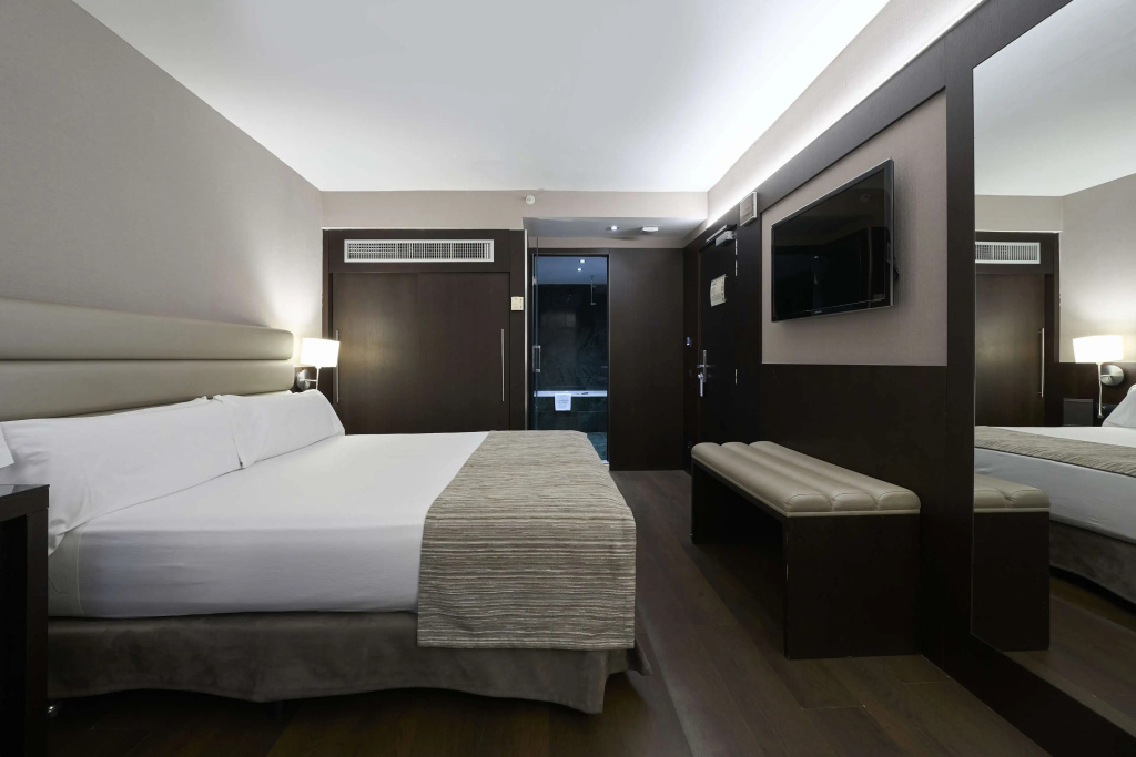 Catalonia Rigoletto Hotel — фото