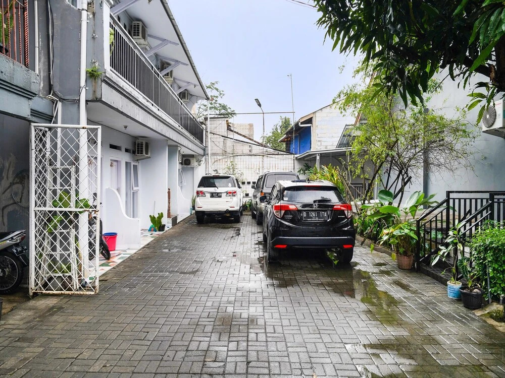 OYO 91561 Gandhi Hotel NearRS Khusus Ginjal Ny. R.A. Habibie
