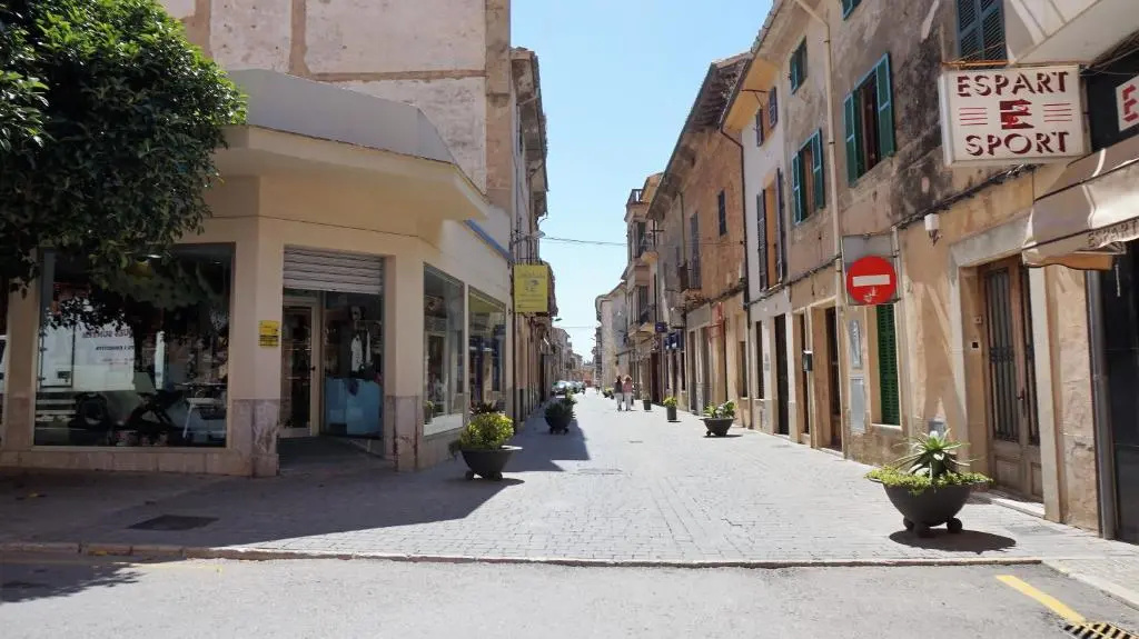 Born 23 - House with Pool in the Centre of Lluchmayor. Free Wifi
