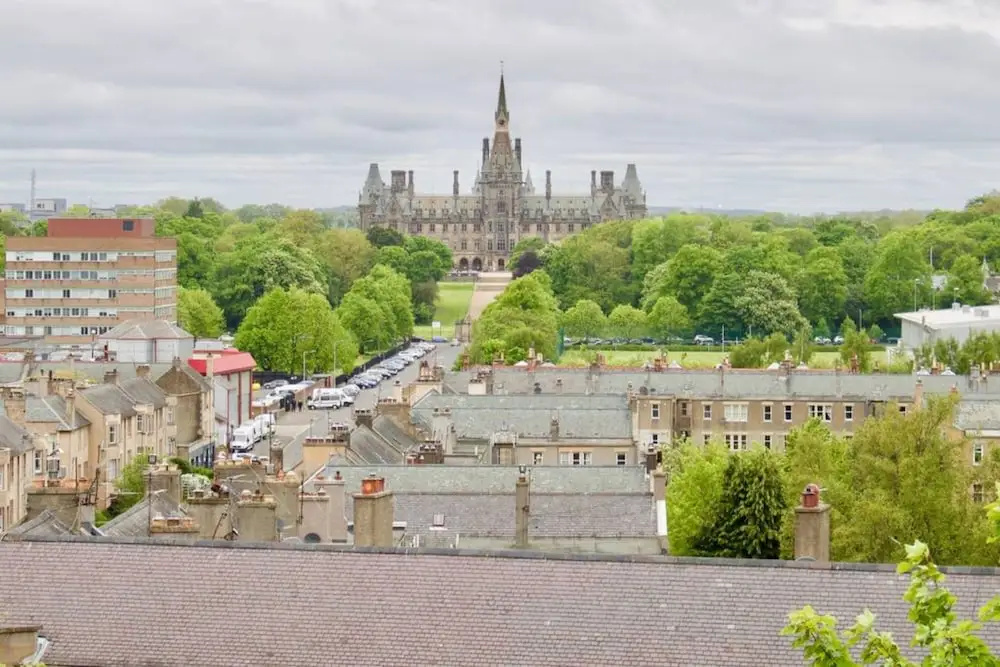 2 Bedroom Flat In Comely Bank