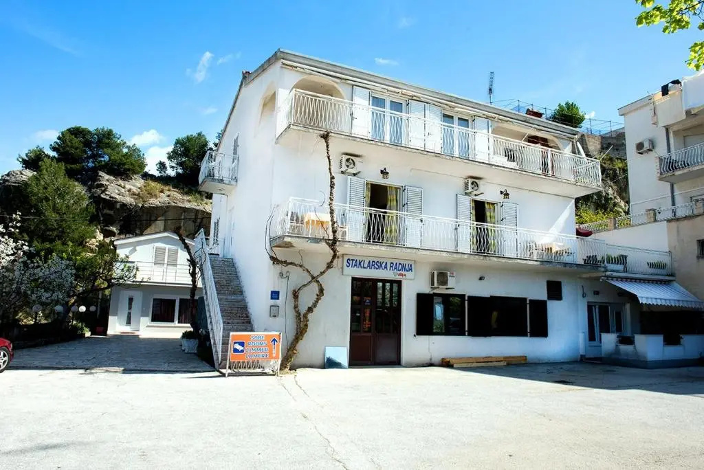 Apts&rooms Robi-50m from beach