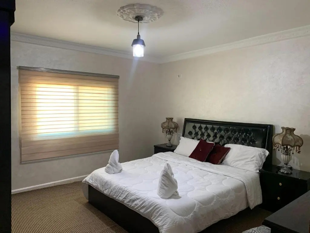 Deluxe Double room with city view (full double bed)