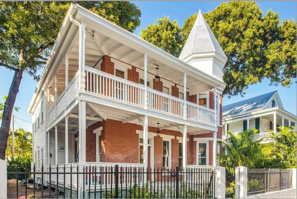 Grand Maloney Hotel