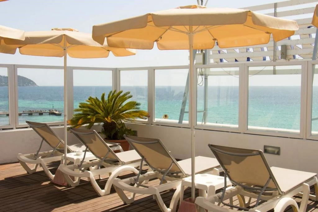 Beach & Waterfront