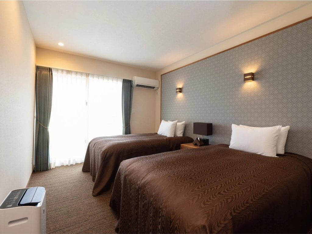 Condominium T-Room — 3