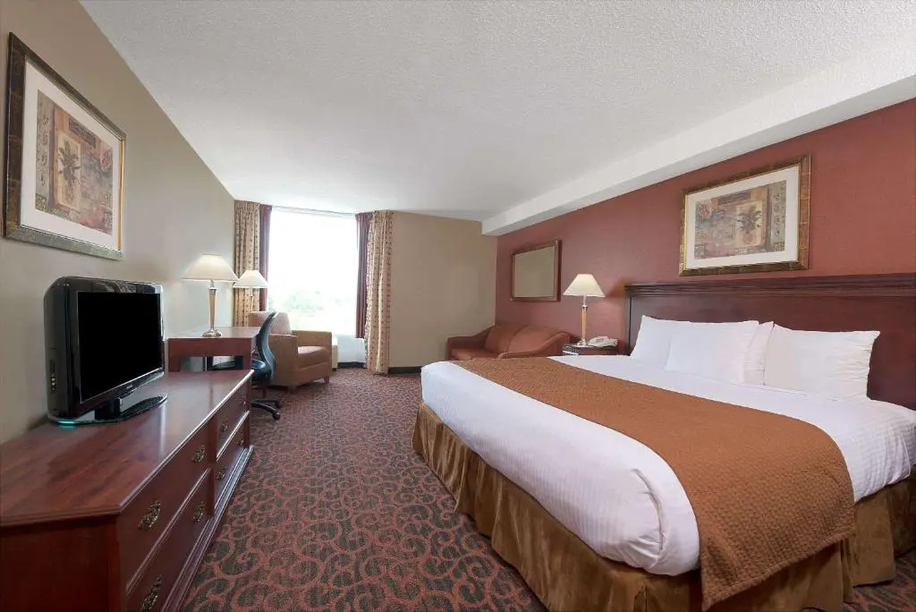 Ramada by Wyndham Niagara Falls/Fallsview - Chambres