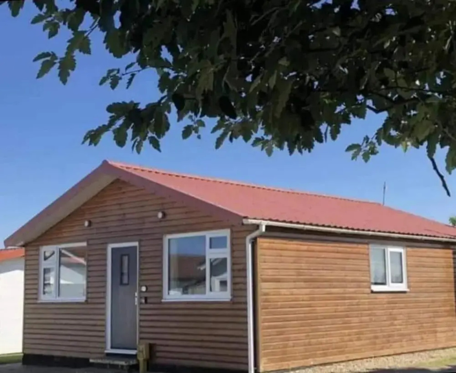 2bed Chalet Sleeps 5 - Dogs Free, Parking, Seaview