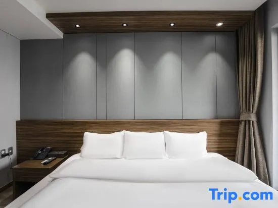 Deluxe Double room (full double bed)