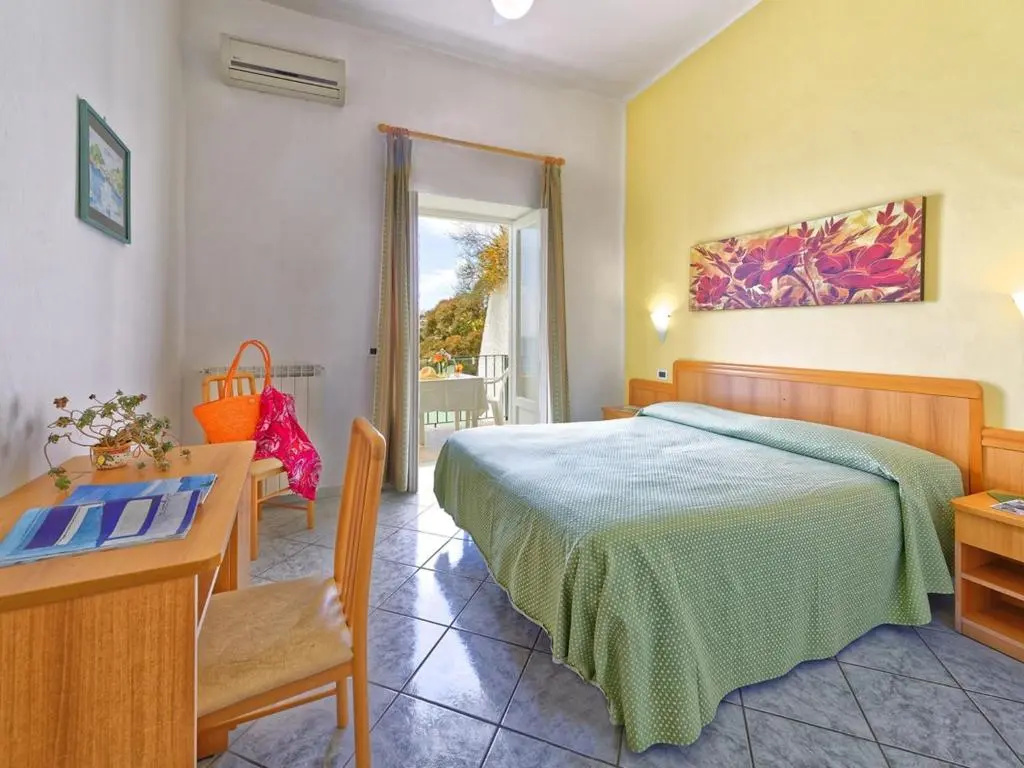 Standard Double room with sea view (full double bed)