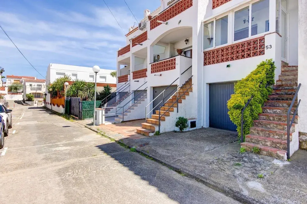 Townhouse in Rosas Near Aqua Brava Water Park