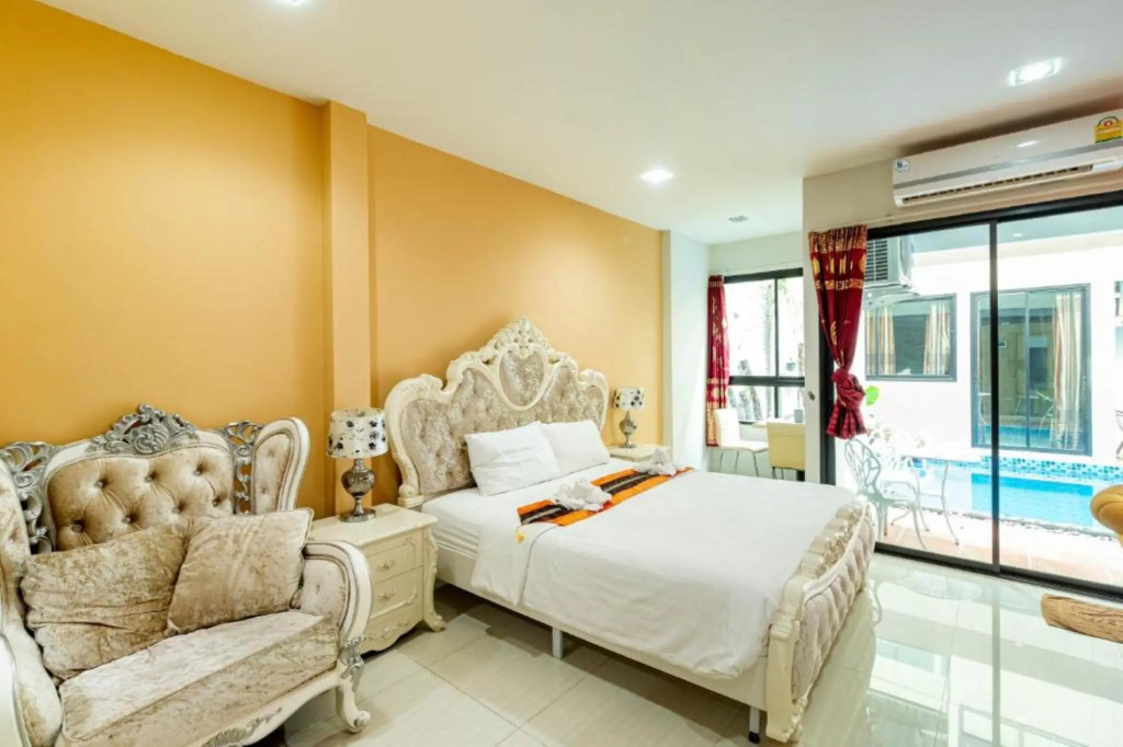 Deluxe Double room with pool view (full double bed)