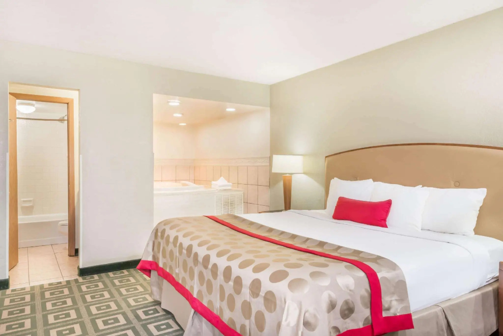 Double Suite (full double bed)