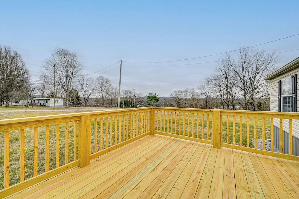 Boat, Fish, Hike & Explore: Cozy Home in Bronston
