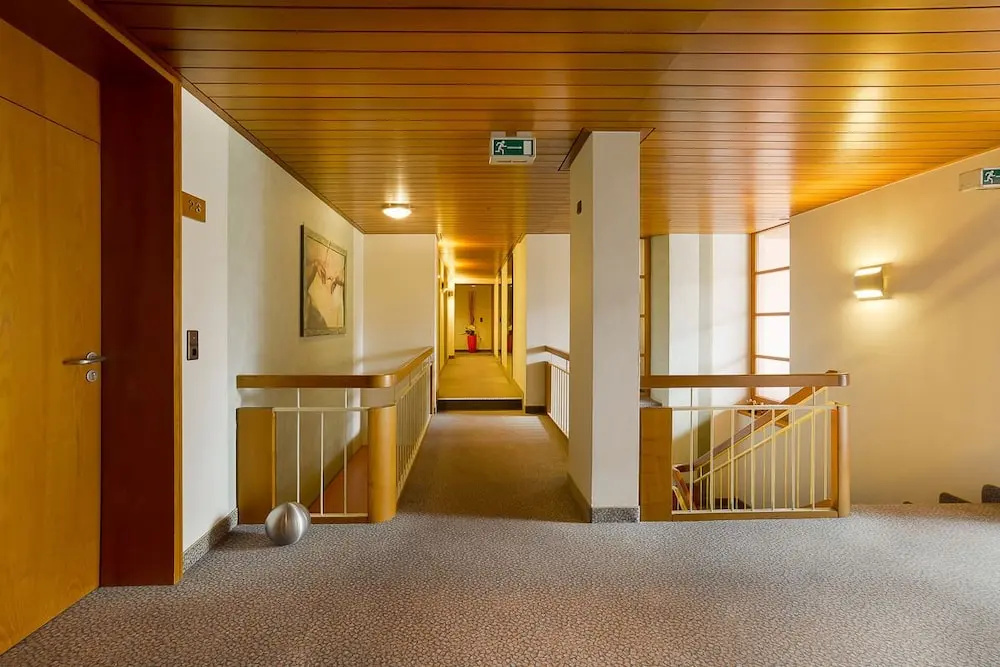 Lobby & Reception