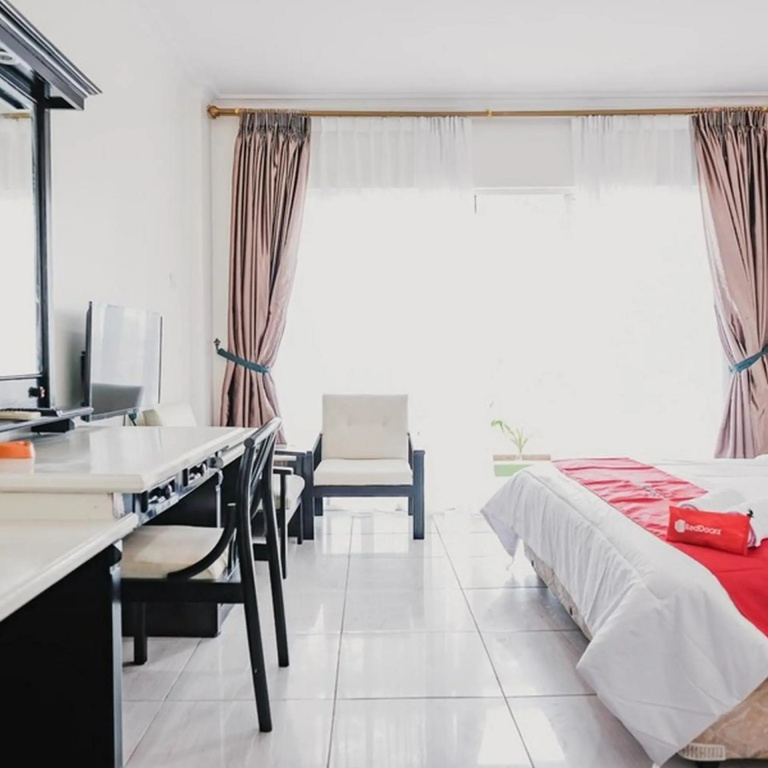 RedDoorz Plus near Pelabuhan Merak in Cilegon