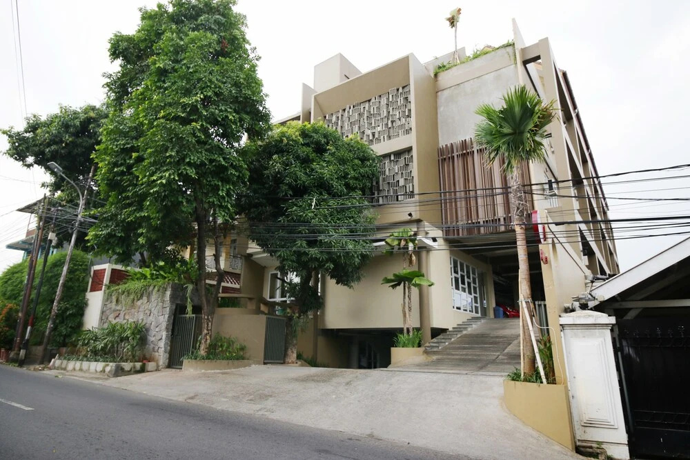 Airy Fatmawati Abdul Majid Raya 12 Jakarta