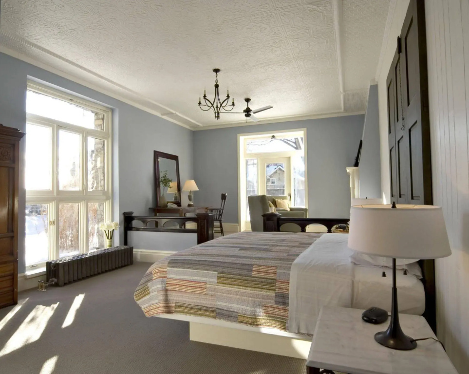 Frontenac Club Inn