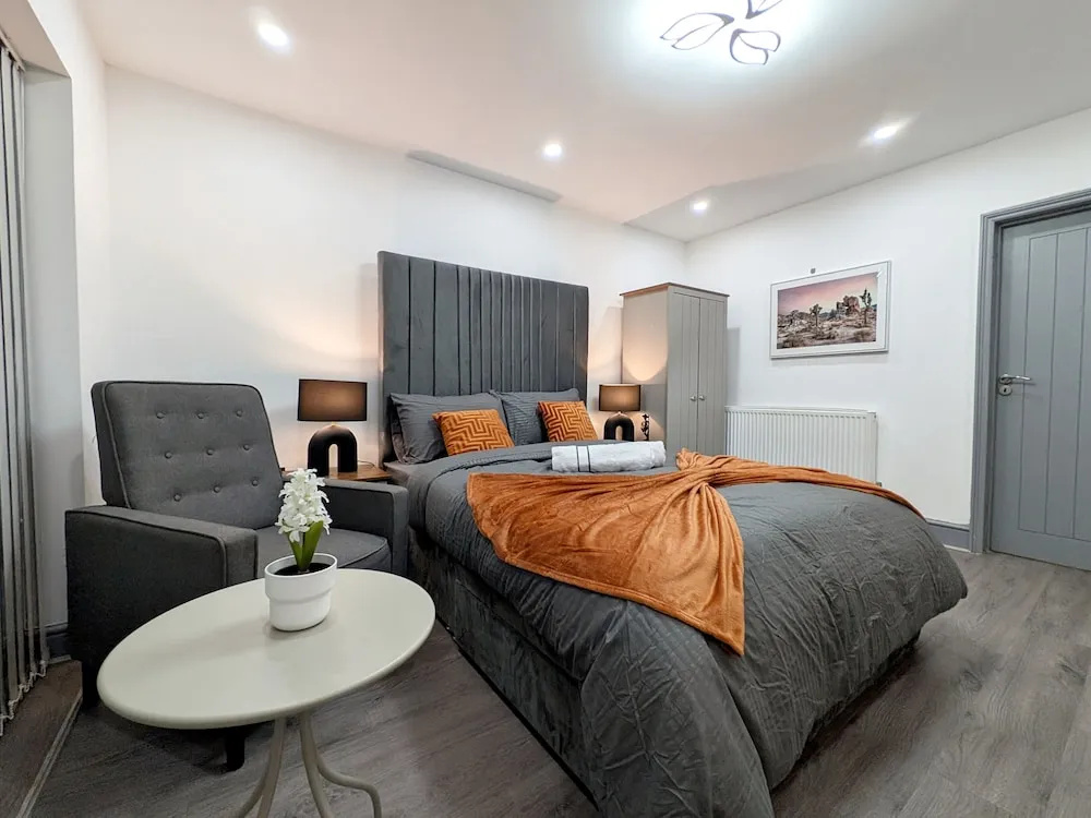 Spacious and Comfortable Modern Rooms