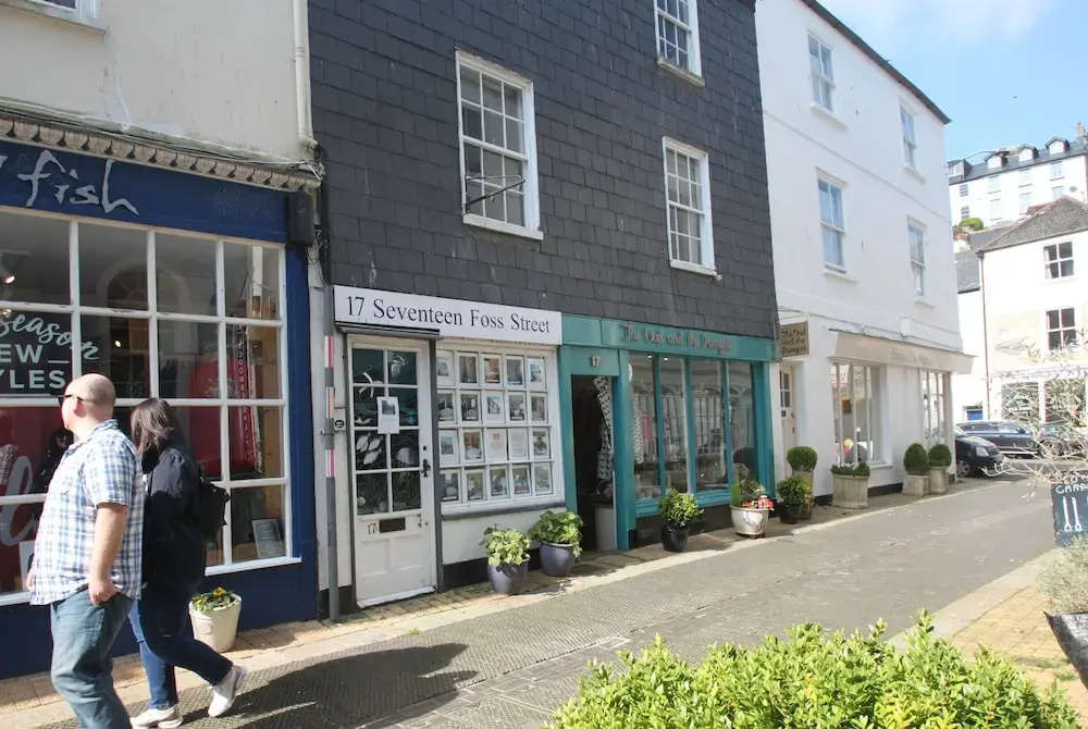 17 Foss Street