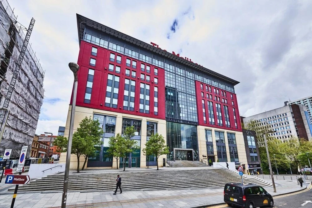 Luxury 1-bedroom Apartment With Free Parking