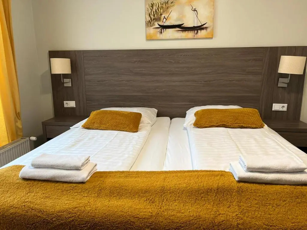 Standard Double room with balcony (full double bed)