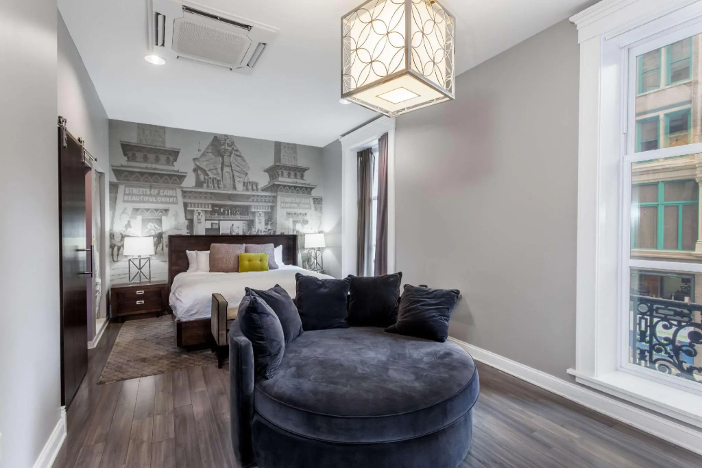 Double Suite (full double bed)