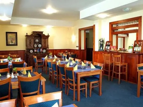 Food & Beverage