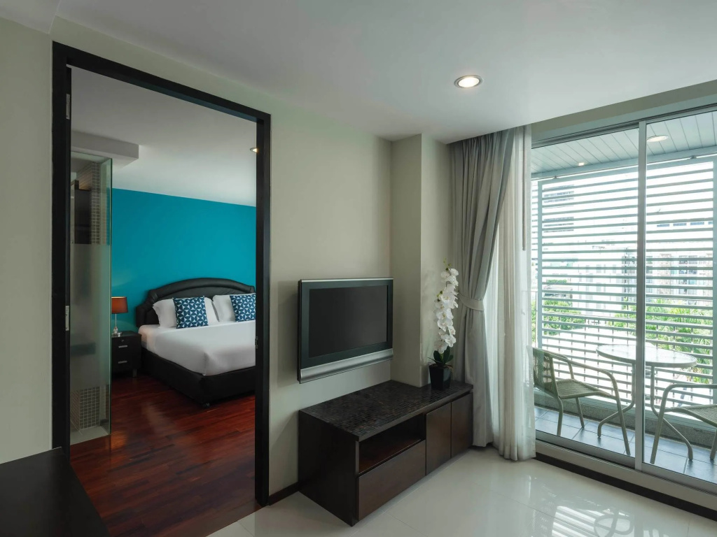 Silom Lofts Hotel — фото