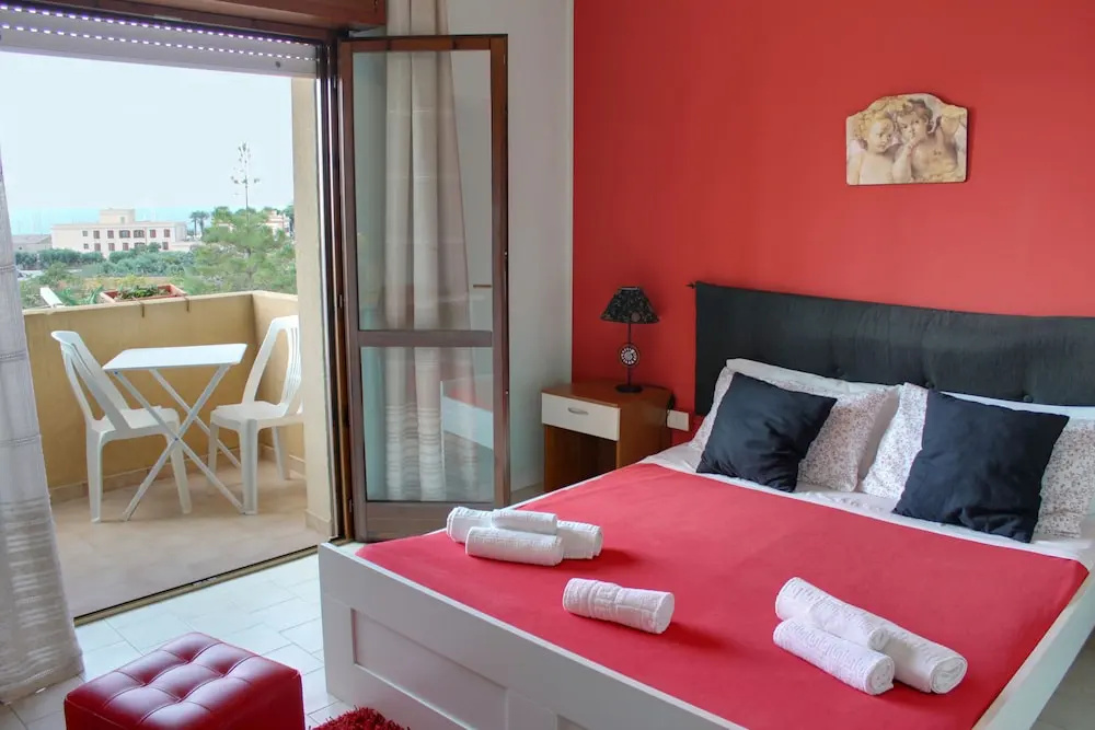 1 Bedroom Standard Double room with balcony (full double bed)
