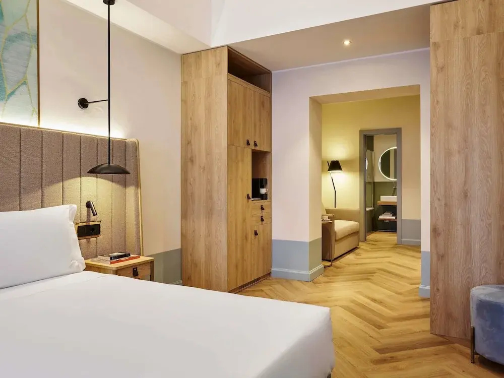 Deluxe Double room (full double bed)