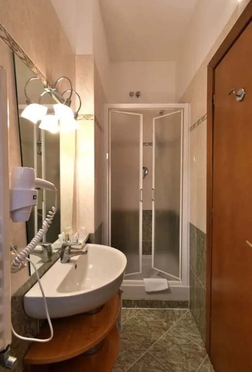 Economy room
