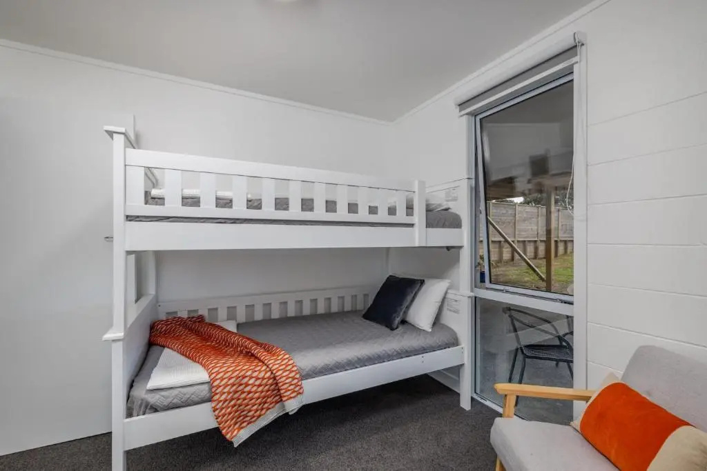 Waterfront Beach House - Paihia Holiday Home