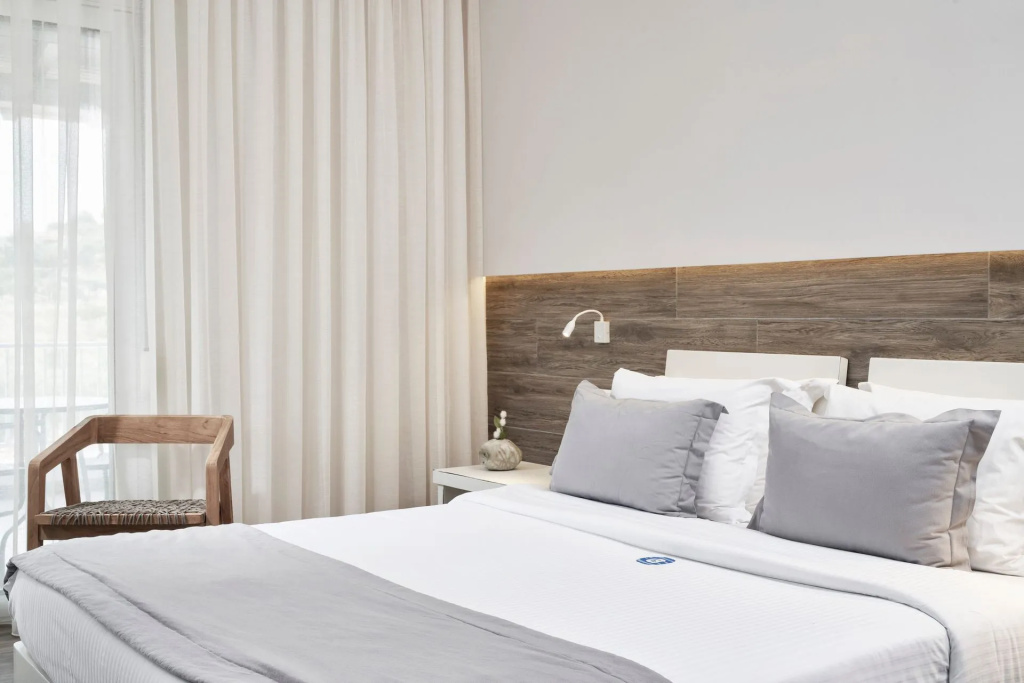 Double room with garden view (full double bed)