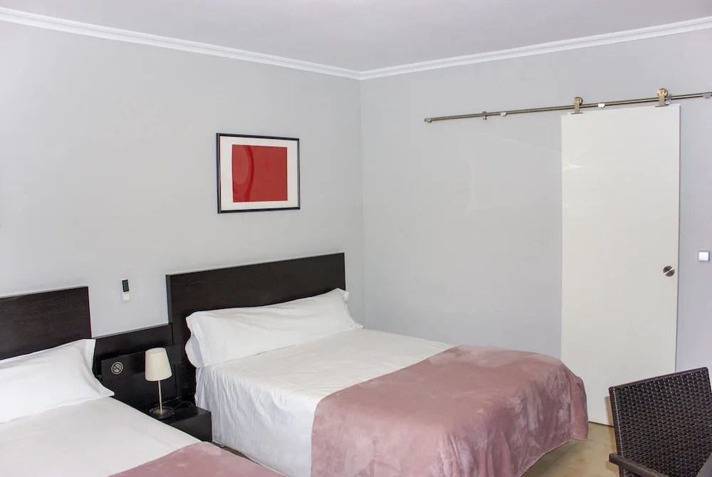 Standard Double room with partial ocean view (full double bed)