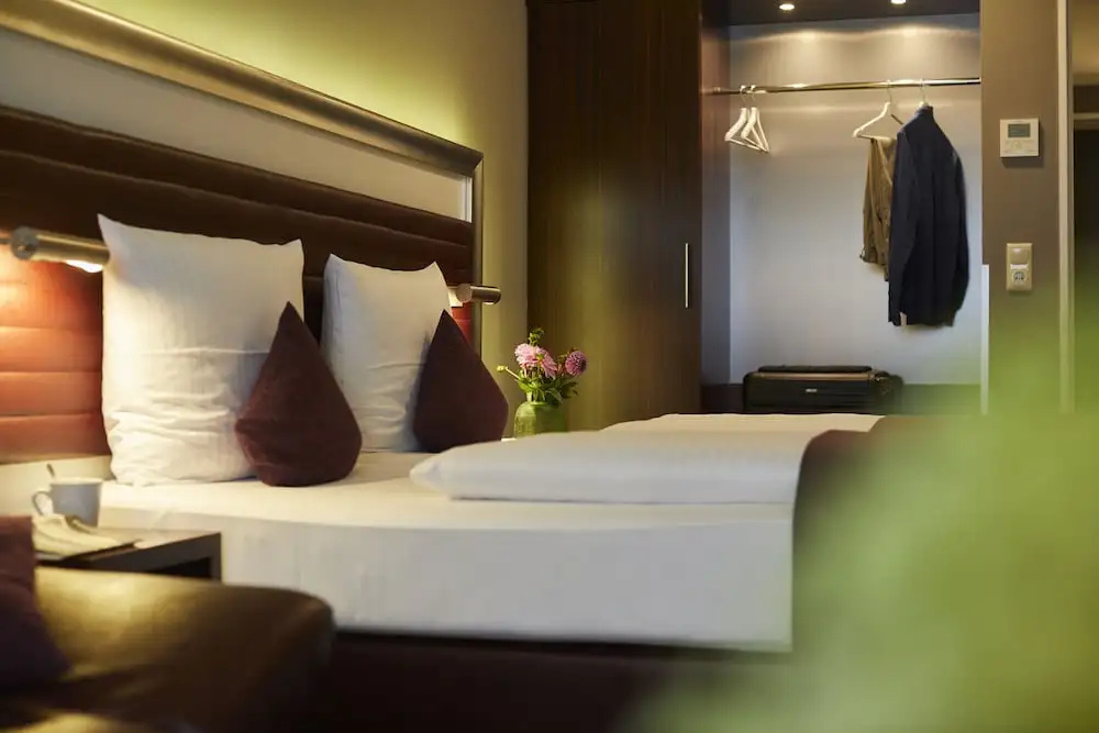 Deluxe Double room (full double bed)