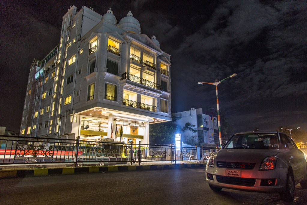 Hotel Sepoy Grande image