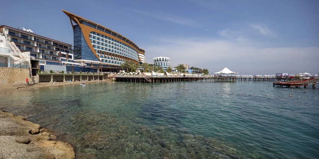 Beach & Waterfront