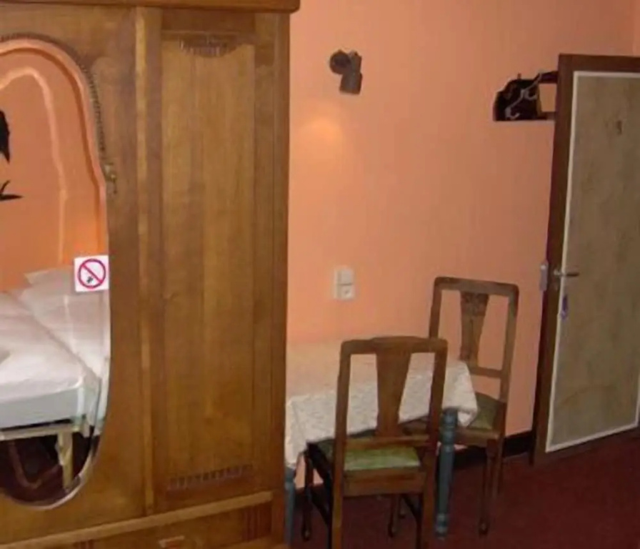 Economy room