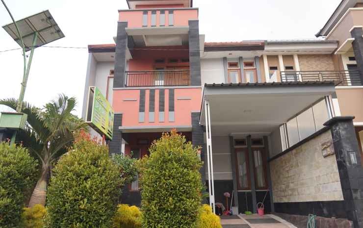 Villa Grand Estate 3 Bedroom in Batu