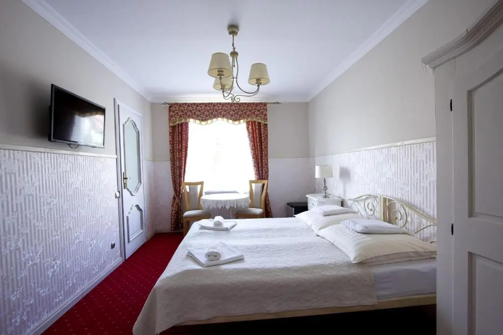 Standard Double room with street view (full double bed)