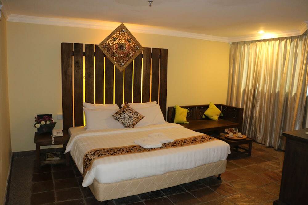 Eagle Bay Hotel