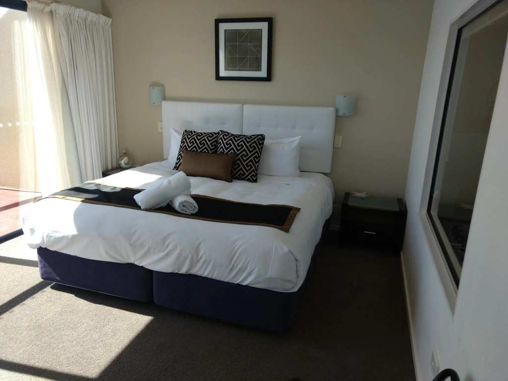 Diamond Island Resort & Penguin viewing in Bicheno
