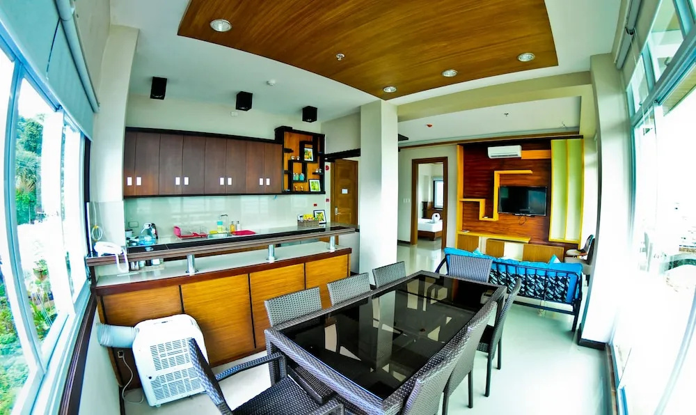 4.13 suites hotel
