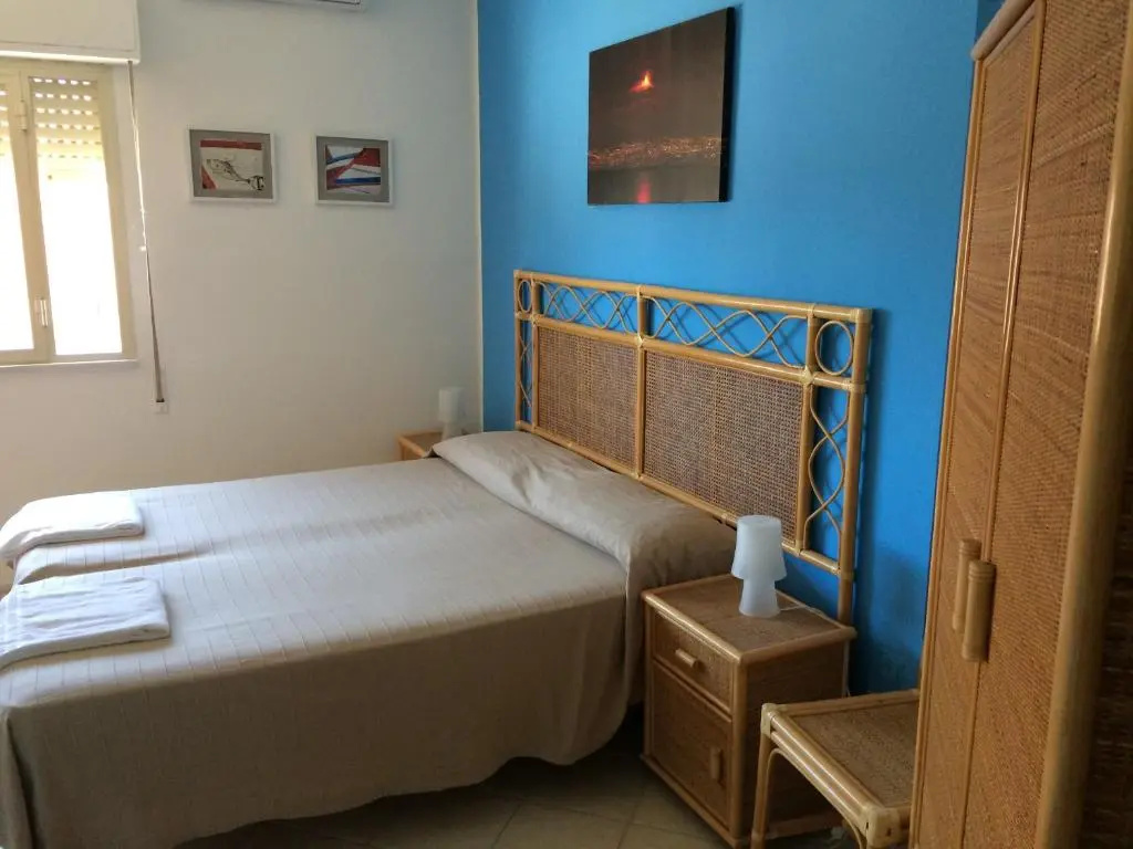 Standard Triple room with sea view