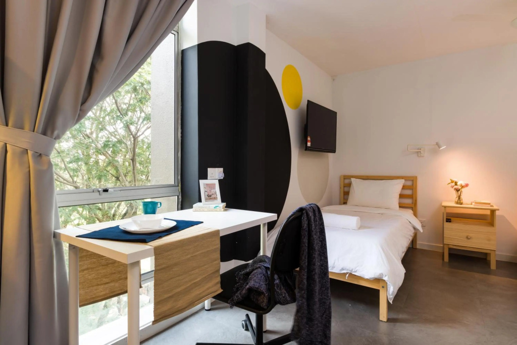 Отель Upstairs Downstairs Coliving Kampung Pandan в Куала-Лумпуре