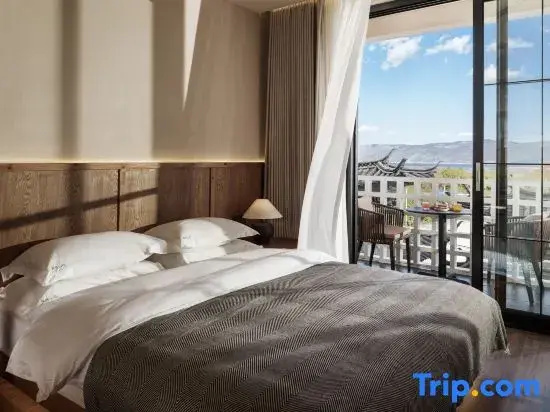 Deluxe Double room (full double bed)