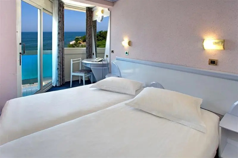 Standard Double room with balcony (full double bed)
