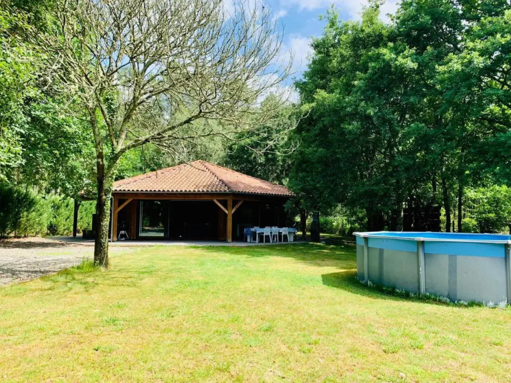 L estanguet maison octogonale en foret